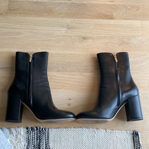 Gianvito Rossi Block Heel Leather Ankle Boots - Picture 9 of 10